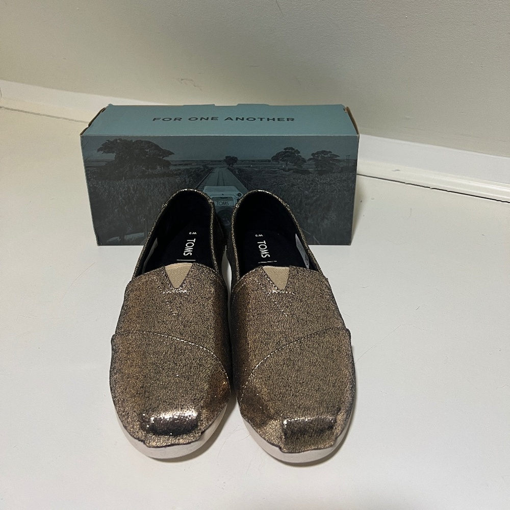 *Brand New* Tom’s Women's Alpargatas in gold shimmer